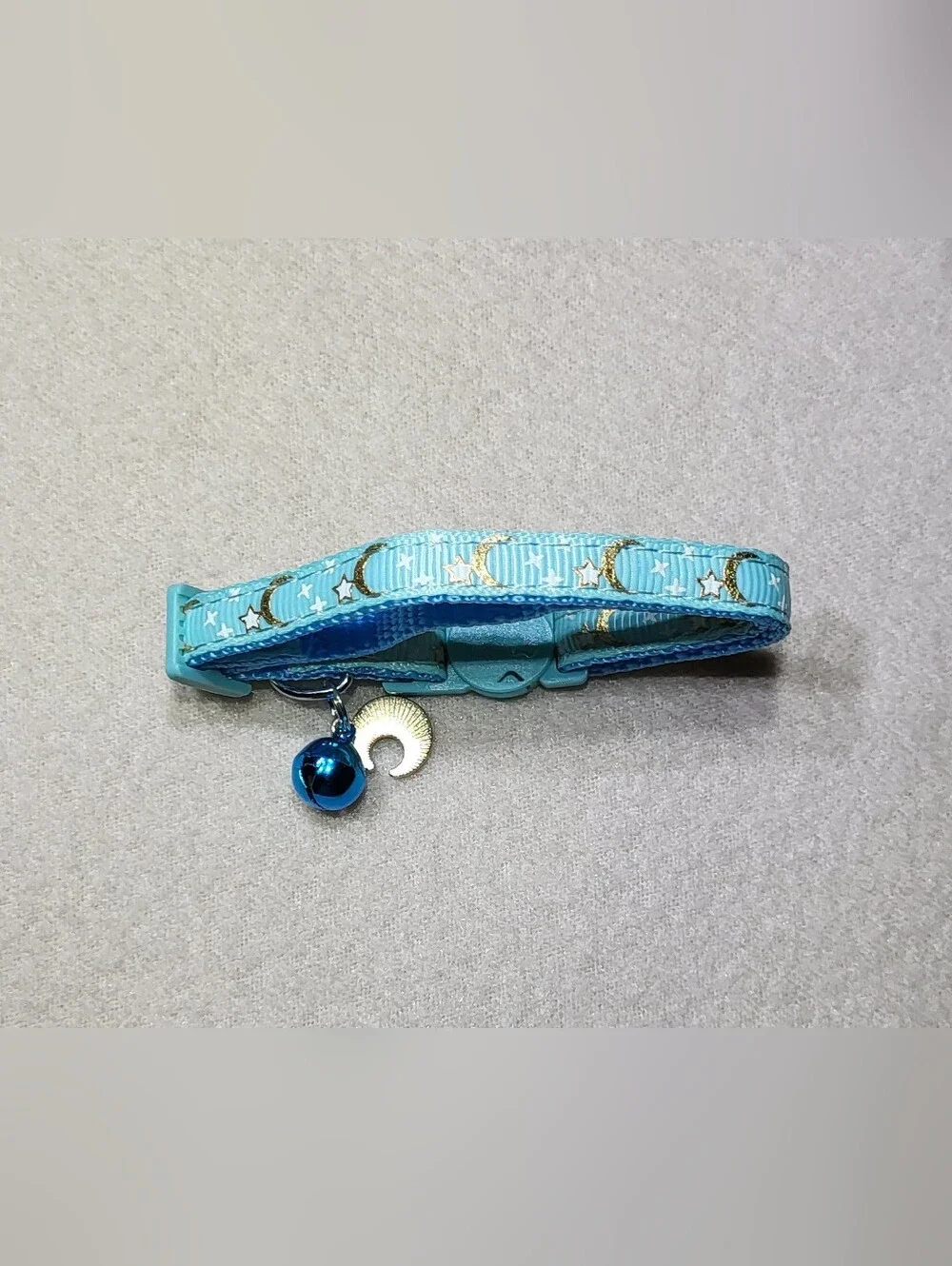 Blue NWOT Breakaway Adult Cat Collar with Bell & Moon Charm (8in-12in)